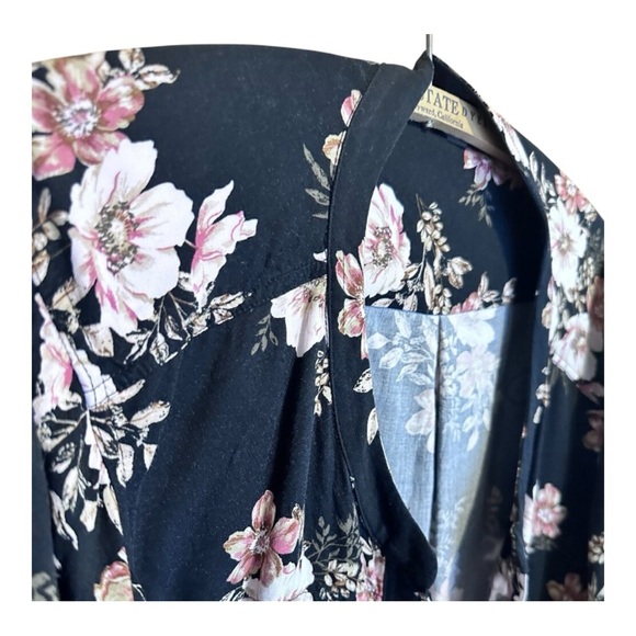 Torrid Size 5 Black Vintage Floral Y-neck shirt - Picture 10 of 12